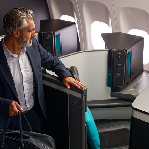 飛行機のキャビン用シート - OPERA® SA - STELIA AEROSPACE - ビジネスクラス / 内蔵型パネル付き / 可倒式ヘッドレスト