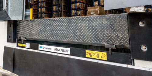 油圧式ドックレベラー - Crawford DL6010S series  - Assa Abloy Entrance Systems - 縦型