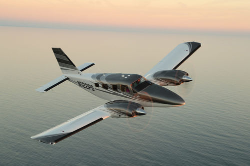 ナショナル航空　プロペラ機　全長17.5cm　質量274g 教育用飛行機 - SEMINOLE - Piper Aircraft, Inc. - 観光用
