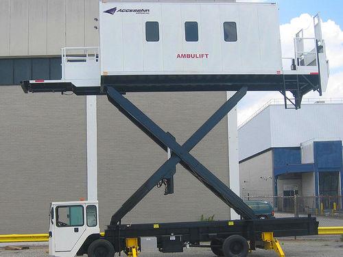 自走式乗客搭乗リフト - ACCESSAIR Systems - 空港用