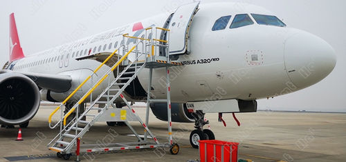 アクセス用階段 - HuNan Hua-Alu Machinery Technology Co., Ltd. - 移動式 / 航空機用 / 乗客用