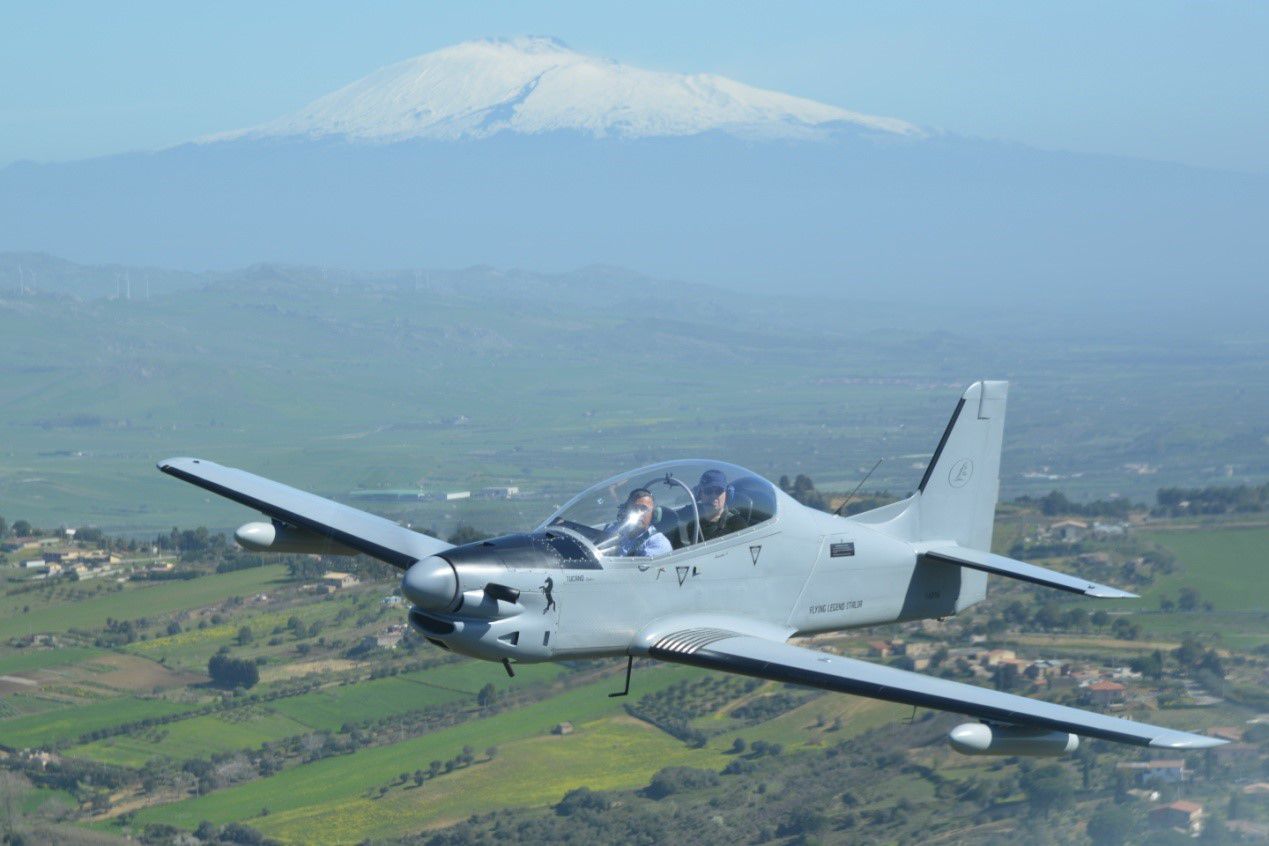 Aeronave leve esportiva de 2 lugares - TUCANO LSA - Flying Legend