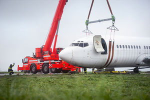 sistema de içamento tipo sanfona / para avião / para aeroporto
