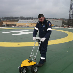 medidor de atrito de pista para operador a pé