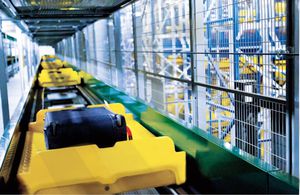transportador com veículos programáveis / de bagagens / horizontal / para aeroporto