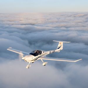 aeronave leve esportiva de 2 lugares / monomotor / com motor de 4 tempos