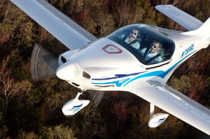 aeronave leve esportiva de 2 lugares / monomotor / com motor de pistões