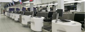 balcão de check-in / de informação / para controle de alfândega / para aeroporto
