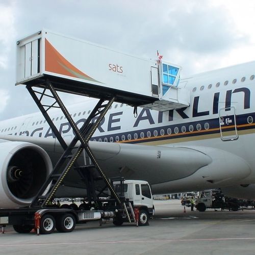 Ambulift autopropelido - A380 - AEROMOBILES PTE LTD - para passageiros com mobilidade reduzida / para aeroporto