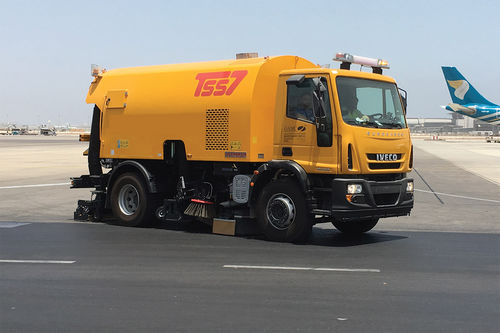 Varredeira para pista de aeroporto - TSS  - AUTOBREN SRL - montada em caminhão