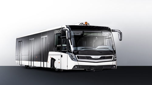 Ônibus para aeroporto - 3000 - COBUS INDUSTRIES GMBH - 110 passageiros / climatizado / 14 lugares sentados