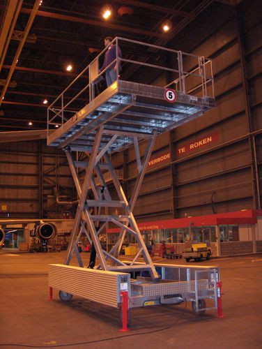 Plataforma elevatória tipo tesoura - CUSTERS HYDRAULICA BV - para avião / para aeroporto