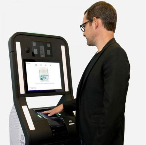 Totem de check-in com impressora - TravelKiosk™ - IDEMIA - com leitor de passaportes / de piso / para aeroporto