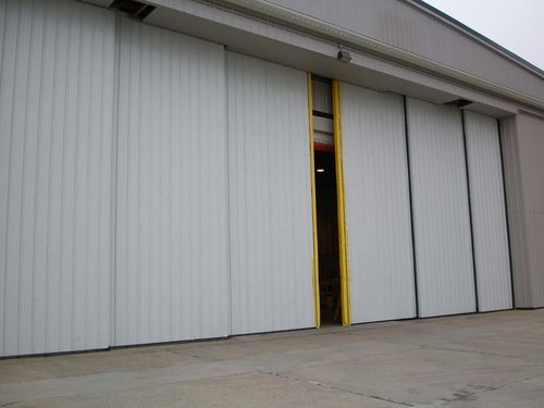 Porta de correr para hangar - Norco Mfg - automática