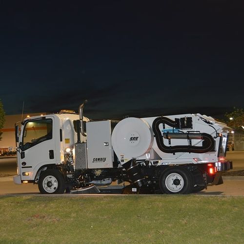 Varredeira para pista de aeroporto - 210® - TYMCO, Inc. - para operador a bordo / para ambiente externo