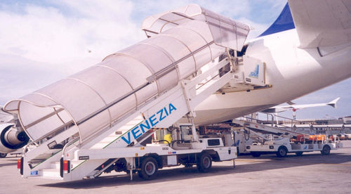 Escada de embarque - SI 18-39 - Aviogei/Italy - de emergência / autopropelida / telescópica