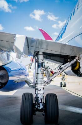 Trem de pouso para avião comercial - Superjet 100 - Safran Landing Systems