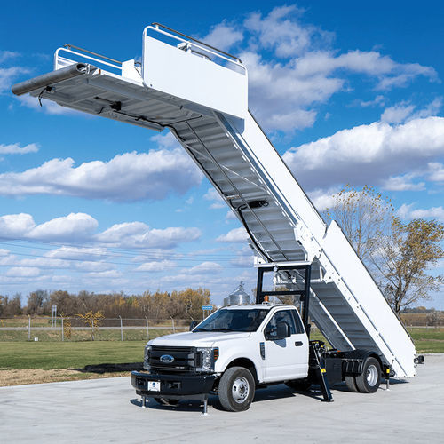 Escada de embarque - SPS-3518 - Stinar LLc. - autopropelida / para avião / para passageiros