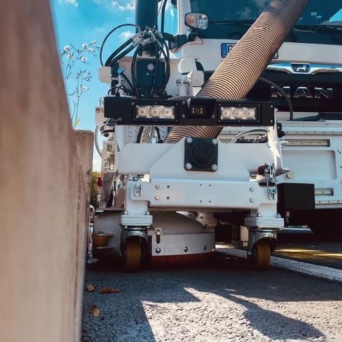 Máquina de limpeza para remoção de marcações nos lancis - twister edge - Maschinenbau Cernota GmbH & Co. KG - para pista de aeroporto / montada em caminhão / para limpeza de superfícies